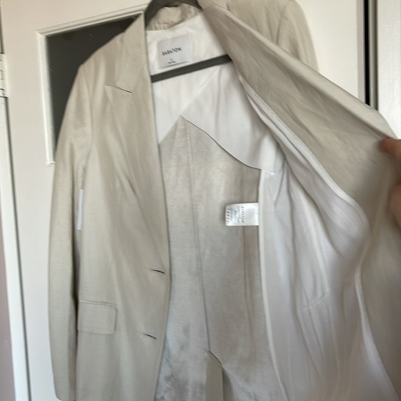 Aritzia Babaton viscose linen blend blazer in matte pearl - Picture 7 of 9